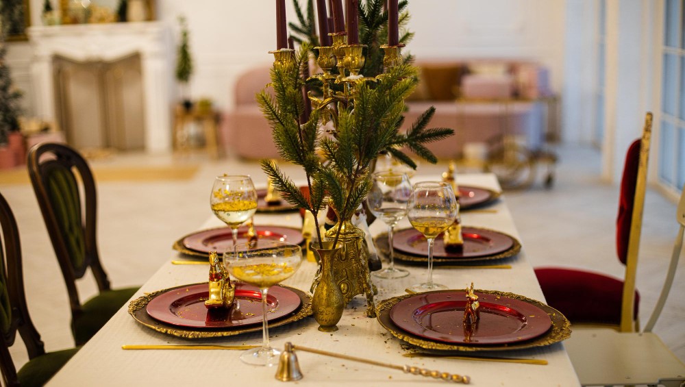 A_beautifully_set_dining_table_with_elegant_tableware_and_decorations_.jpg